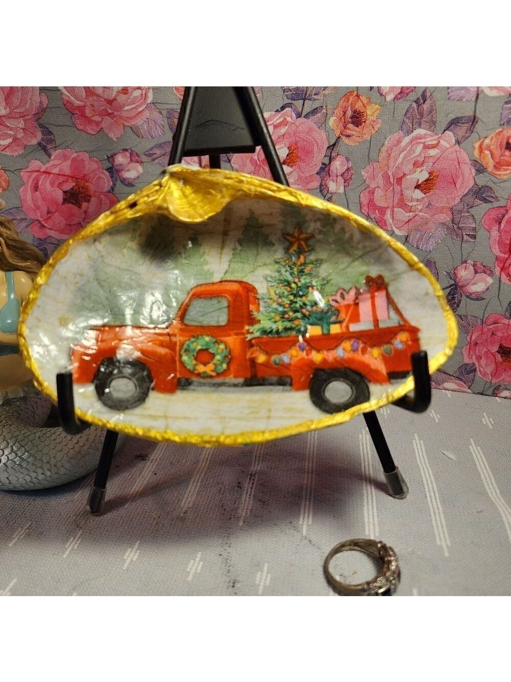DECOUPAGE CLAM SHELL DECOUPAGE XMAS RED TRUCK 🚚 ON A CLAM SHELL TRINKET DISH